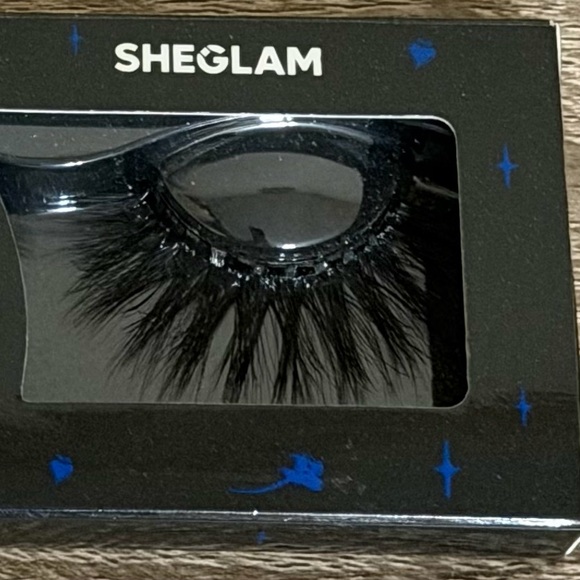 Limited Edition SHEGLAM TIM BURTON’S CORPSE BRIDE Faux Lashes - Picture 2 of 3